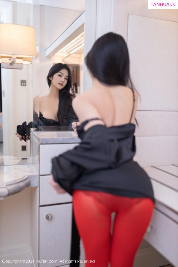   [XiuRen]高清写真图 2024.07.03 No.8801 谭小灵 丝袜美腿第18张图片